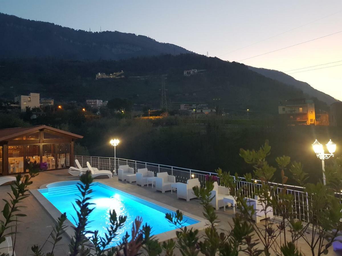 Villa Catie Кастелламмаре-ди-Стабия Экстерьер фото